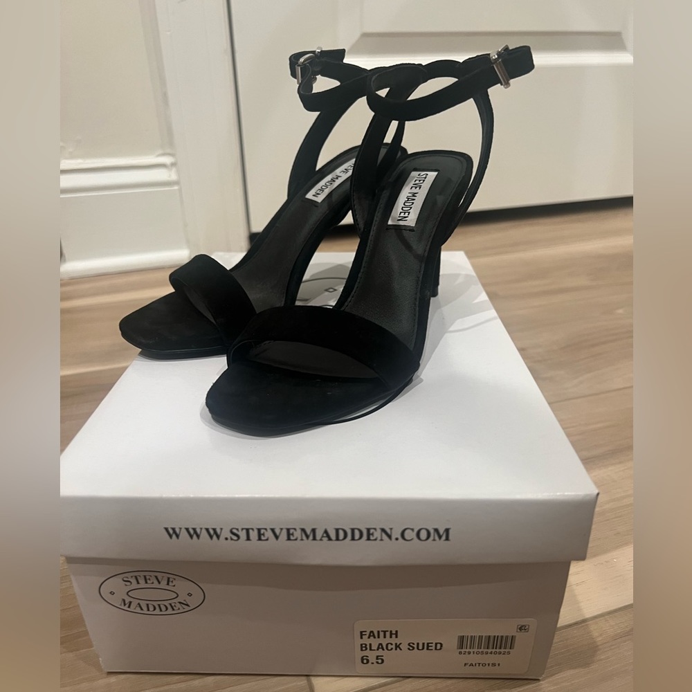 Steve Madden 6.5 Black Strappy Suede Heels